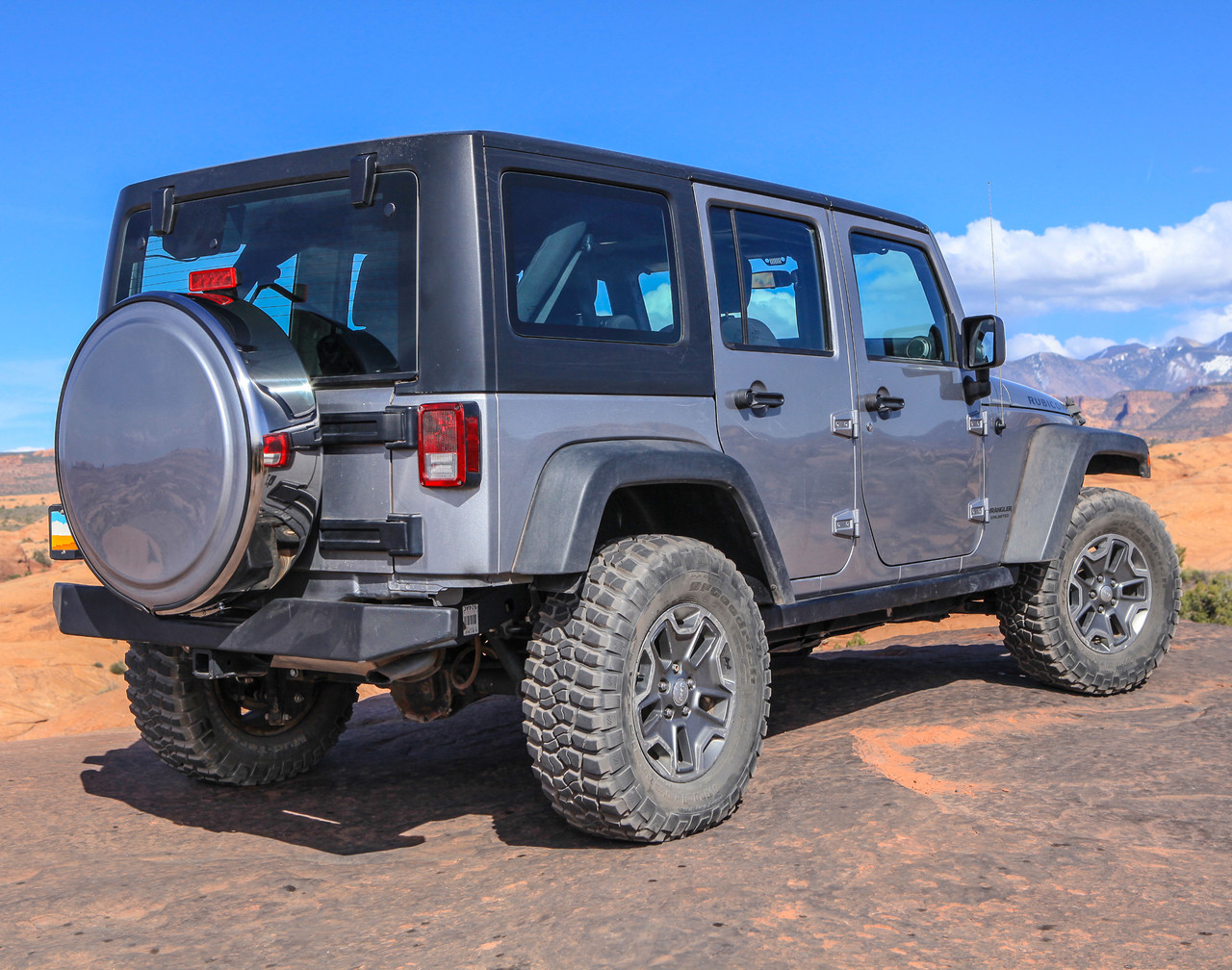 gray jeep wrangler with polished tire cover